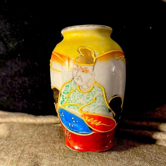 Miniature Oriental Vase Made in Occupied Japan - Picture 1 of 4